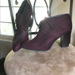 New Franco Sarto pointed burgundy 4” booties s11
